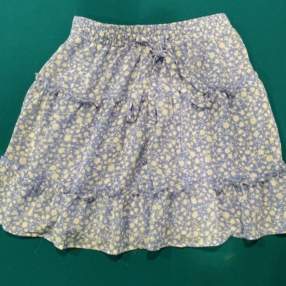 Sienna Sky XS blue and white skirt